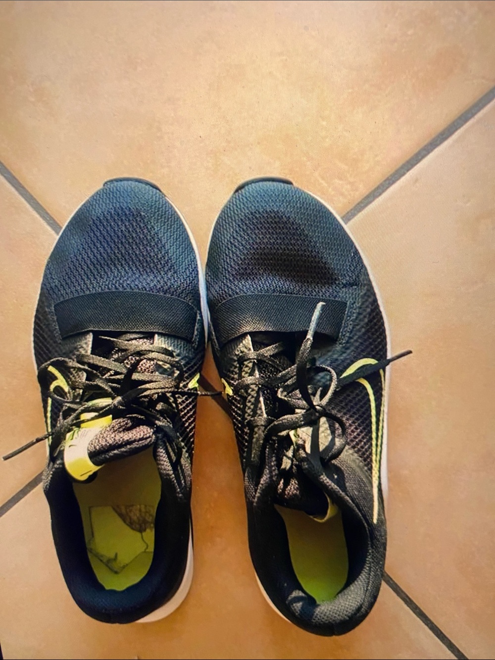 Nike Men's Black and Neon Green Athletic Running Shoes